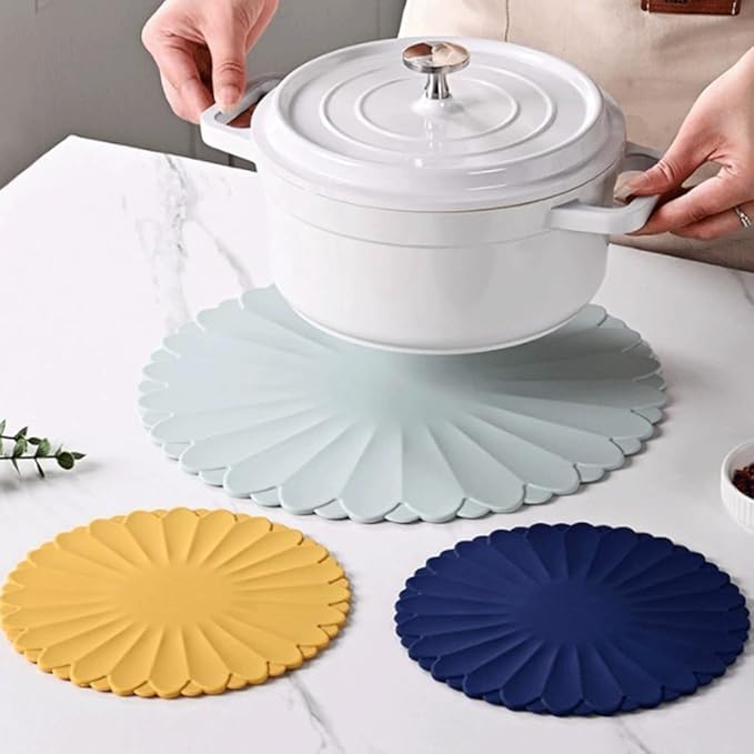 Heat-Resistant Silicone Trivet Mats, Non-Slip Hot Plate Holder for Kitchen Countertops & Dining Table, Reusable Pot Holder Pad with Secure Grip, Dishwasher Safe (Sea Sky Blue, Diameter: 30cm/11.81")