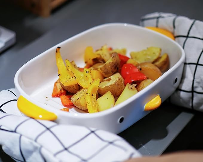 PURROOM Cute Duck Baking Dish, Ceramic Casserole Dish, White Porcelain Pie Pan, 10x7 in Medium Baking Pan with Handles, Oven Safe & Durable Bakeware for Lasagna.