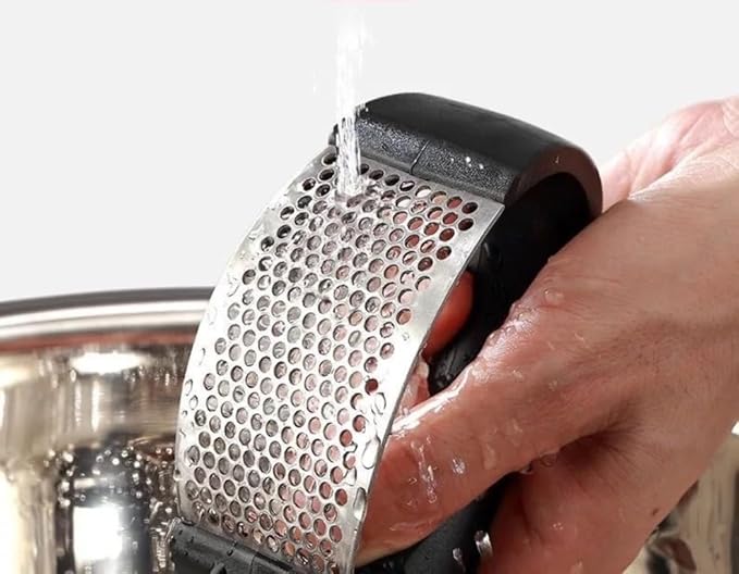 Garlic Press,Stainless Steel Garlic Mincer Crusher,Ergonomic Handle,Easy to Use,Easy to Clean,Effort-Saving Kitchen Gadgets-Black