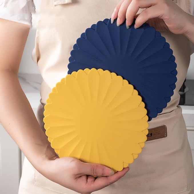 Heat-Resistant Silicone Trivet Mats, Non-Slip Hot Plate Holder for Kitchen Countertops & Dining Table, Reusable Pot Holder Pad with Secure Grip, Dishwasher Safe (Blue, Diameter: 30cm/11.81")