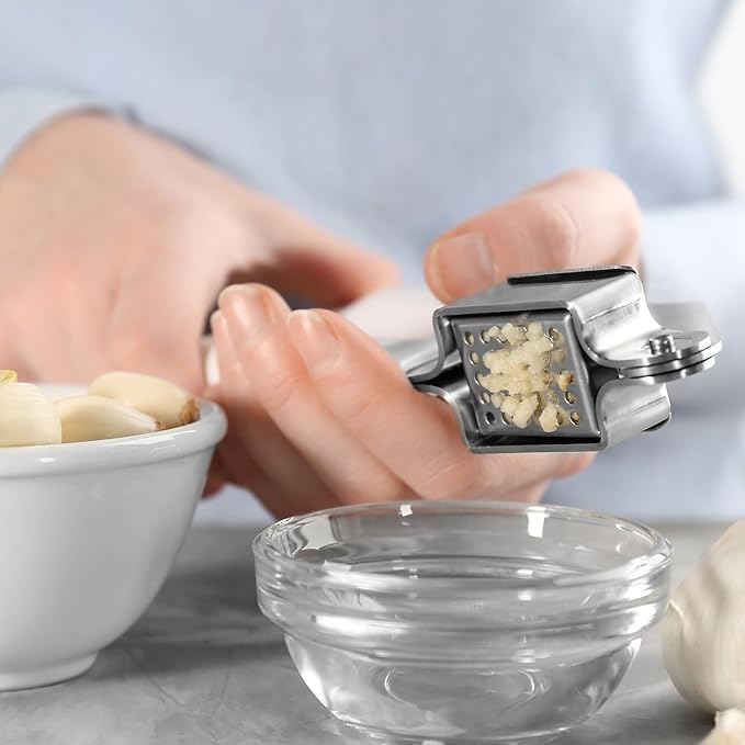 uxcell 2pcs Garlic Press, 7.7 Inch Stainless Steel Garlic Crusher and Peeler for Home Cooks and Professional Chefs, Blue
