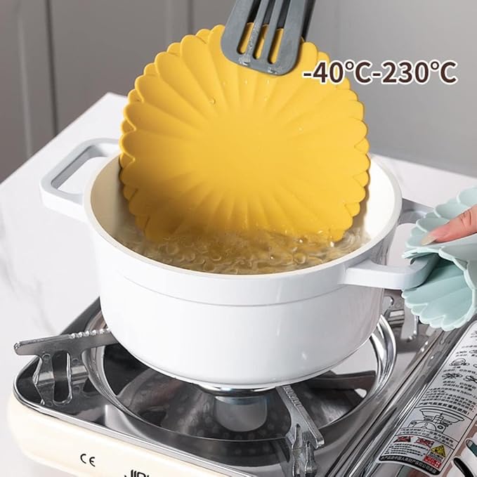 Heat-Resistant Silicone Trivet Mats, Non-Slip Hot Plate Holder for Kitchen Countertops & Dining Table, Reusable Pot Holder Pad with Secure Grip, Dishwasher Safe (Yellow, Diameter: 30cm/11.81")