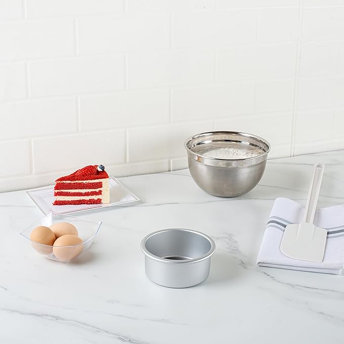 Restaurantware-Met Lux 4 x 2 Inch Straight-Sided Baking Tin, 1 Round Cake Pan - Oven-Ready, Freezable, Anodized Aluminum Round Baking Pan, Greaseproof, For Layer Birthday Cake