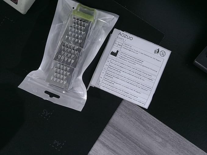3Pcs Mini Grater, Small Cheese Grater Stainless Steel Box Grater with Handle Efficient Kitchen Gadget for Grating Garlic Nutmeg Chocolate Parmesan Dishwasher Safe,1.02x1.45in