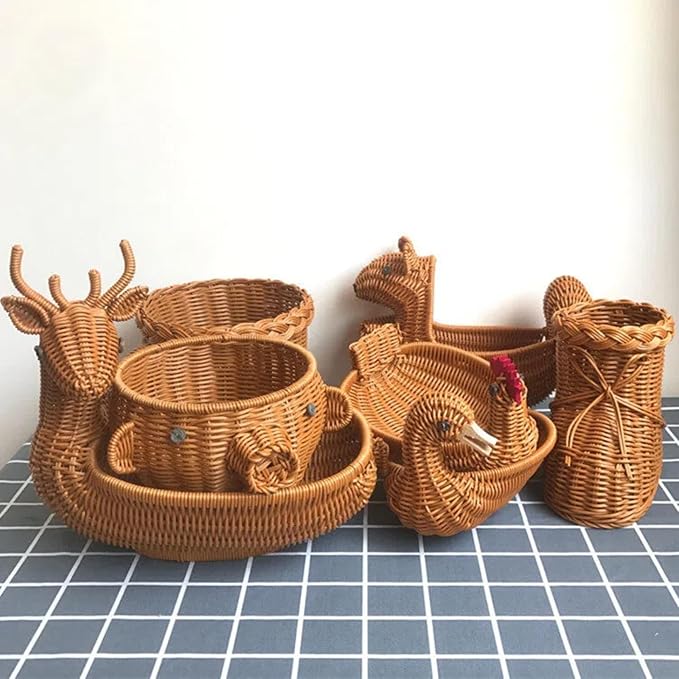 hand-woven round rattan basket storage basket storage box ornaments decorative basket multifunctional picnic food bread basket fruit gift basket key basket. (squirrel)