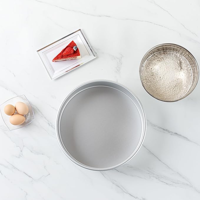 Restaurantware-Met Lux 12 x 3 Inch Straight-Sided Baking Tins, 12 Round Cake Pans - Oven-Ready, Freezable, Anodized Aluminum Round Baking Pans, Greaseproof, For Layer Birthday Cakes
