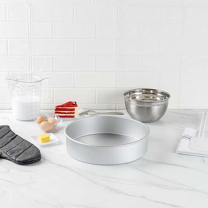 Restaurantware-Met Lux 12 x 3 Inch Straight-Sided Baking Tins, 12 Round Cake Pans - Oven-Ready, Freezable, Anodized Aluminum Round Baking Pans, Greaseproof, For Layer Birthday Cakes