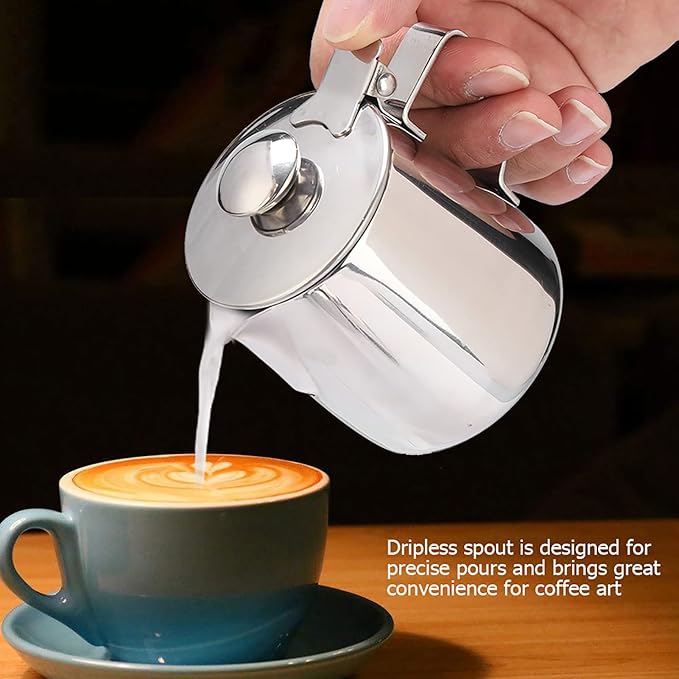 Milk Frothing Pitcher, Stainless Steel Coffee Cup Mug Milk Frothing Pitcher Jug with Lid and Handle Cappuccino Latte Coffee Art for Home Office Kitchen Coffee Shop, Silver(600ml)