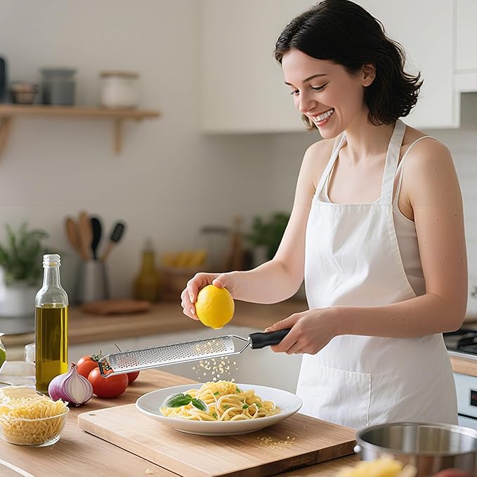 Lemon Zester & Cheese Grater – Sharp Stainless Steel Grater for Citrus, Parmesan, Garlic, Chocolate & Ginger, Non-Slip Grip, Safety Cover & Cleaning Brush