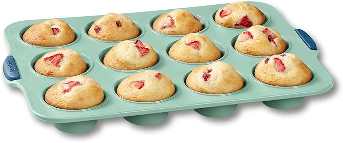 Starfrit Silicone 12 Cup Muffin Pan with Integrated Metal Frame - Green