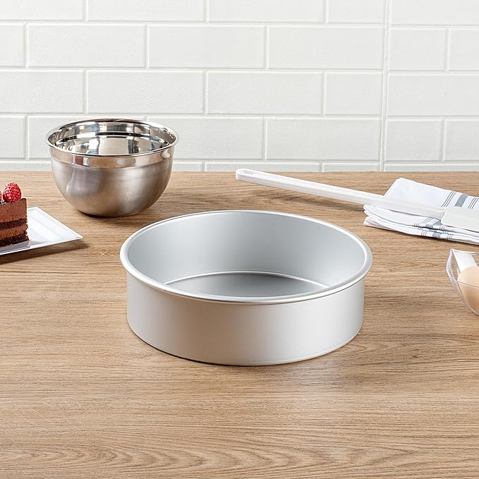 Restaurantware-Met Lux 10 x 3 Inch Straight-Sided Baking Tin, 1 Round Cake Pan - Oven-Ready, Freezable, Anodized Aluminum Round Baking Pan, Greaseproof, For Layer Birthday Cake