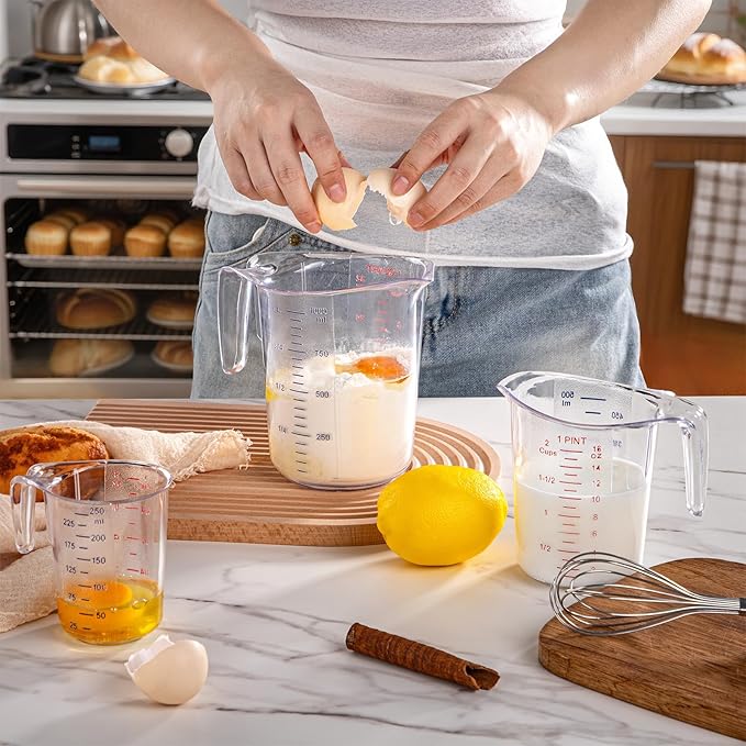 DaYammi Measuring Cups 1-Piece, Unbreakable Food-Grade Plastic Measuring Cup for Dishwasher, 16-Cup Liquid Measuring Cups for Prepping, Baking, Cooking, Readable Markings, 4-Quart/4L, Clear