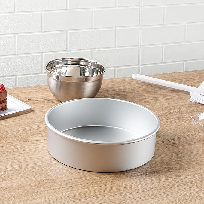 Restaurantware-Met Lux 10 x 3 Inch Straight-Sided Baking Tin, 1 Round Cake Pan - Oven-Ready, Freezable, Anodized Aluminum Round Baking Pan, Greaseproof, For Layer Birthday Cake