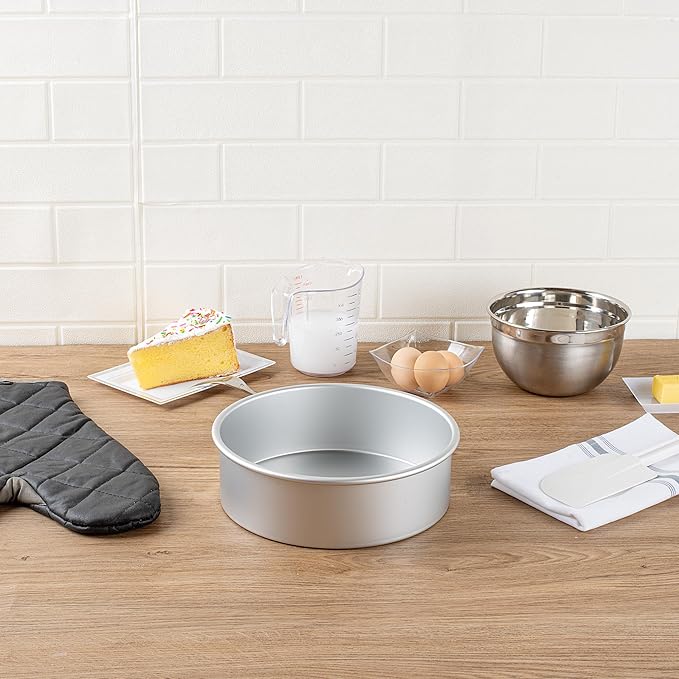 Restaurantware-Met Lux 9 x 3 Inch Straight-Sided Baking Tins, 12 Round Cake Pans - Oven-Ready, Freezable, Anodized Aluminum Round Baking Pans, Greaseproof, For Layer Birthday Cakes