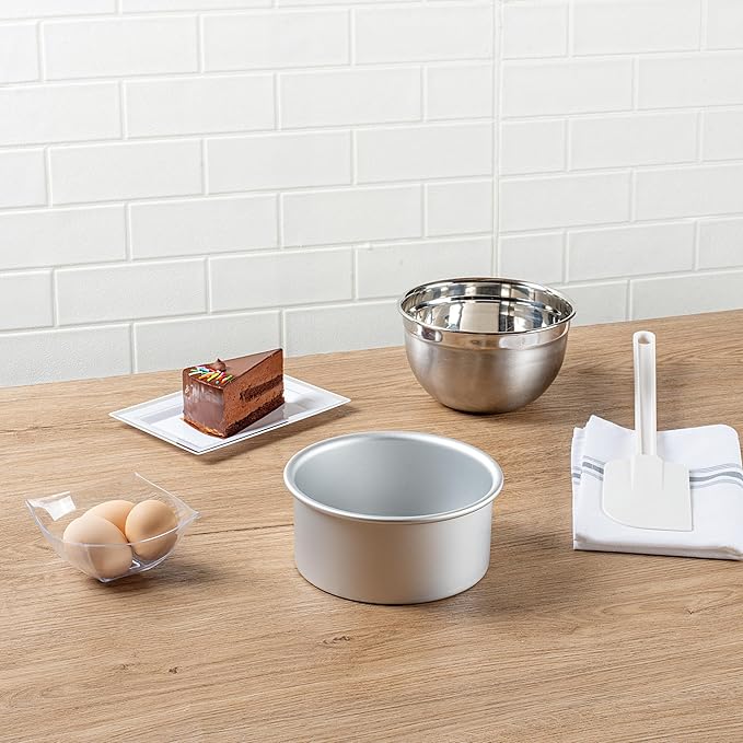 Restaurantware-Met Lux 6 x 3 Inch Straight-Sided Baking Tin, 1 Round Cake Pan - Oven-Ready, Freezable, Anodized Aluminum Round Baking Pan, Greaseproof, For Layer Birthday Cake