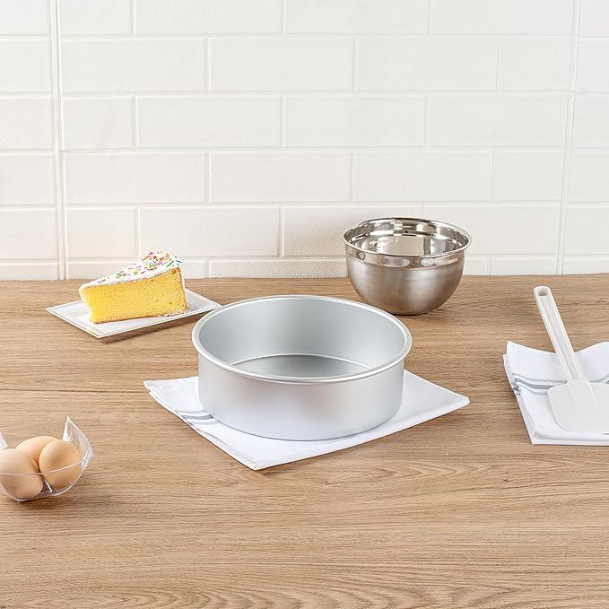 Restaurantware-Met Lux 9 x 3 Inch Straight-Sided Baking Tin, 1 Round Cake Pan - Oven-Ready, Freezable, Anodized Aluminum Round Baking Pan, Greaseproof, For Layer Birthday Cake