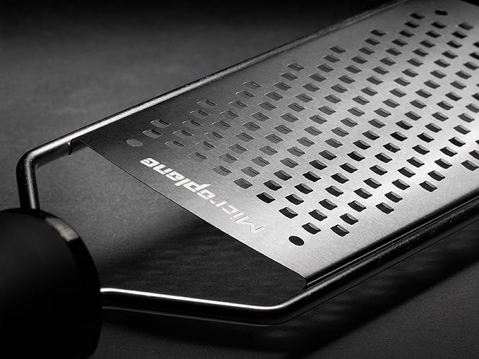 Microplane Gourmet Series Cheese Grater (Coarse, Red)
