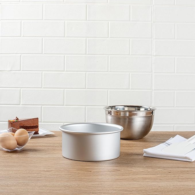 Restaurantware-Met Lux 6 x 3 Inch Straight-Sided Baking Tins, 12 Round Cake Pans - Oven-Ready, Freezable, Anodized Aluminum Round Baking Pans, Greaseproof, For Layer Birthday Cakes
