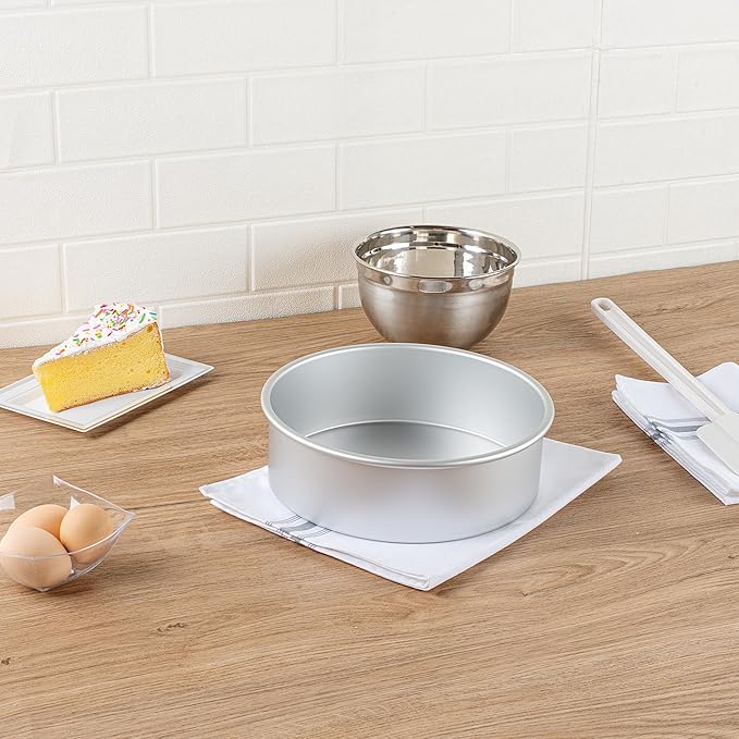 Restaurantware-Met Lux 9 x 3 Inch Straight-Sided Baking Tins, 12 Round Cake Pans - Oven-Ready, Freezable, Anodized Aluminum Round Baking Pans, Greaseproof, For Layer Birthday Cakes