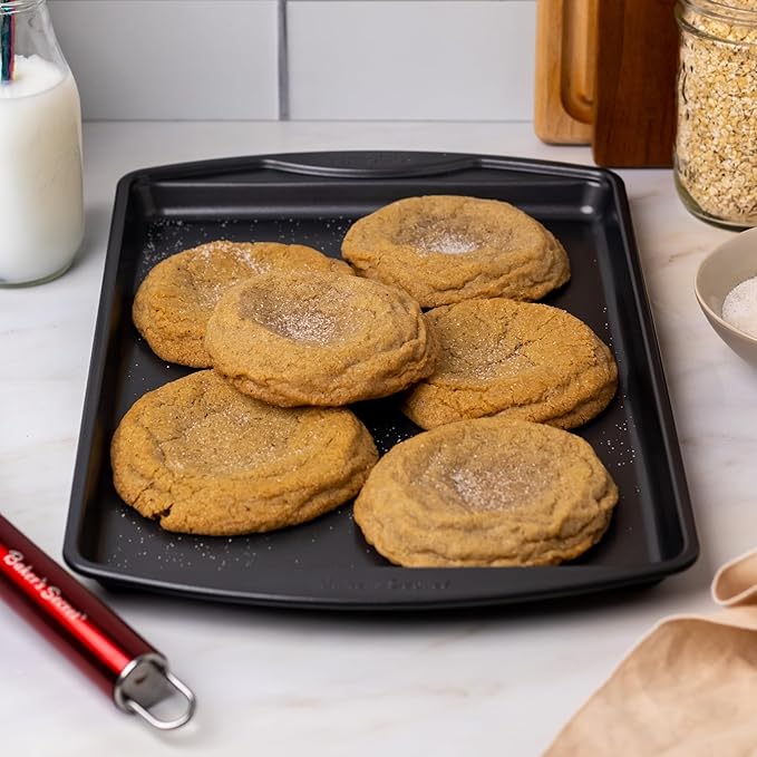 Baker's Secret Nonstick Cookie Sheet 15in baking area, Baking Tray for Oven Premium Food-Grade Coating, Non-stick Cookie Sheets, Baking Accessories - The Classic Collection (1x Medium 15" x 11")