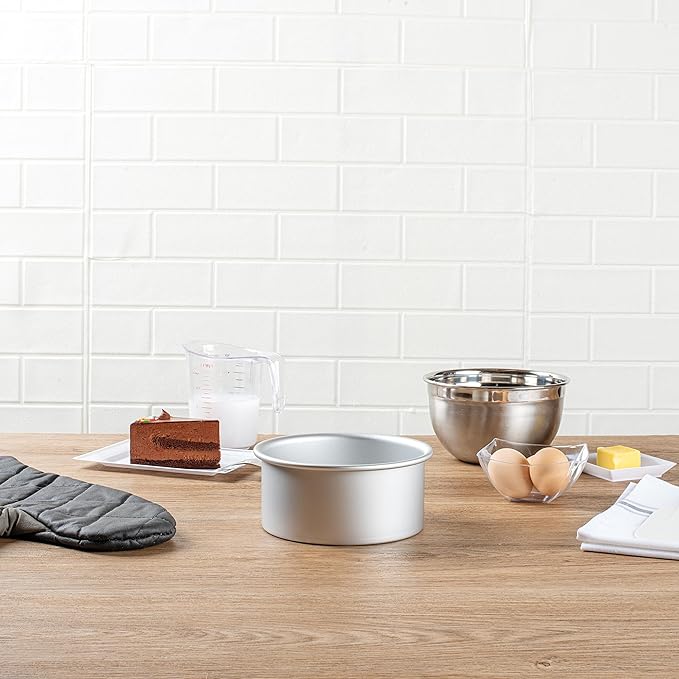 Restaurantware-Met Lux 6 x 3 Inch Straight-Sided Baking Tins, 12 Round Cake Pans - Oven-Ready, Freezable, Anodized Aluminum Round Baking Pans, Greaseproof, For Layer Birthday Cakes