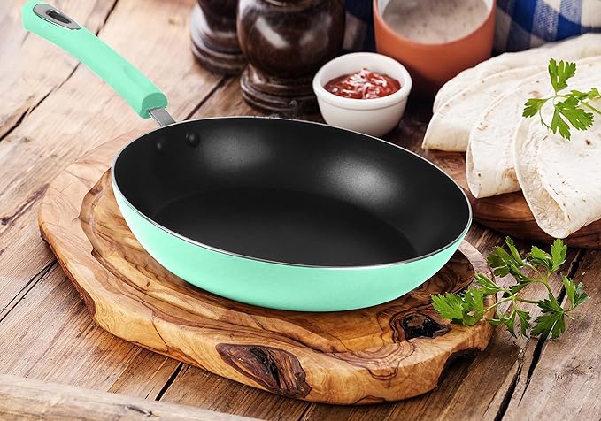 Utopia Kitchen Nonstick Cookware 3 Piece Set, Non-Stick Frying Pans with Induction Bottom, 8, 9.5 & 11 Inches Frying Pans with Bakelite Handles, PFOA Free, Green & Black