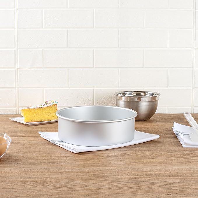 Restaurantware-Met Lux 9 x 3 Inch Straight-Sided Baking Tins, 12 Round Cake Pans - Oven-Ready, Freezable, Anodized Aluminum Round Baking Pans, Greaseproof, For Layer Birthday Cakes
