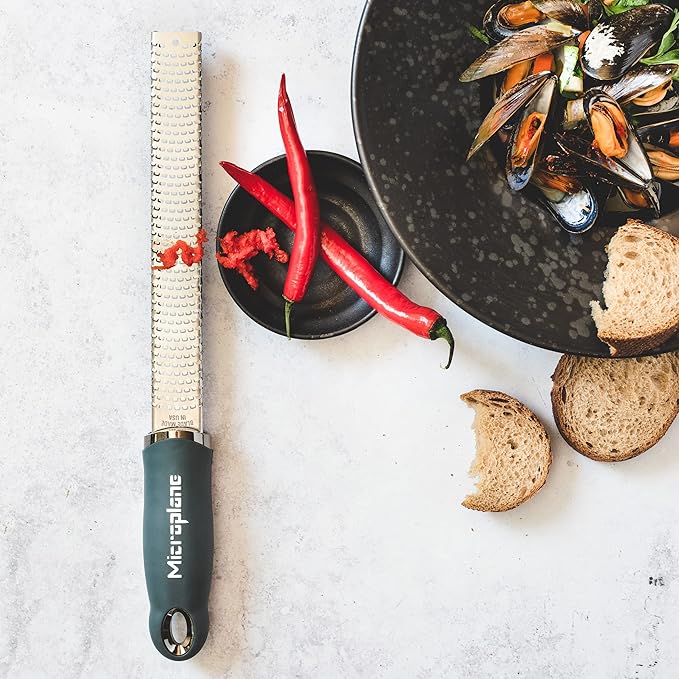 Microplane Premium Zester Grater in After Dark Gray | Lemon Zester tool, Hard Cheese & Vegetable Grater | For Citrus, Parmesan Cheese, Garlic, Ginger, Nutmeg | Fine Stainless Steel Blade, Made in USA