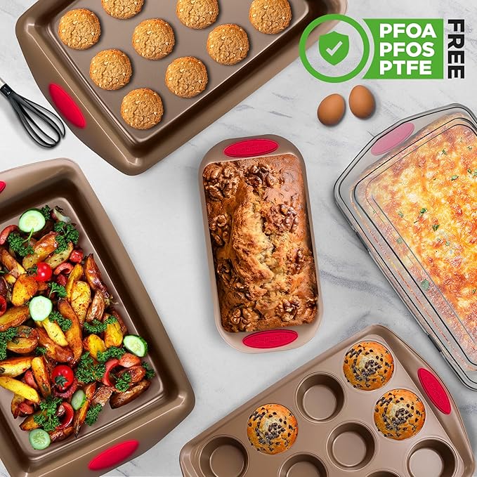 NutriChef 6-Piece Bakeware Set - Carbon Steel Stackable Bakeware with Red Silicone Handles & Nonstick Coating, Includes Cookie Sheets, Roaster Pan with Lid, Loaf, and 12 Cup Muffin Pan (Gold)
